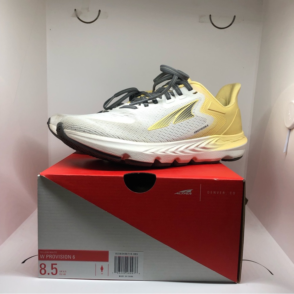 Altra Provision 6 Women’s Size 8.5 - LIKE NEW